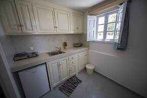 Ianthe Apartments and Villa