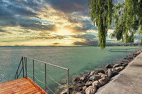 Világos Hotel Balatonvilágos