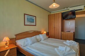 Világos Hotel Balatonvilágos