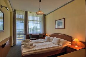 Világos Hotel Balatonvilágos