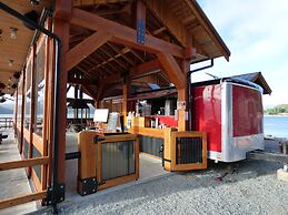 Eagle Reach - A West Coast Cottage