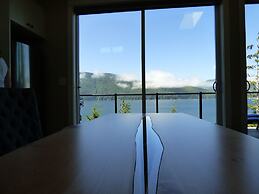 Eagle Reach - A West Coast Cottage