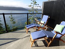 Eagle Reach - A West Coast Cottage