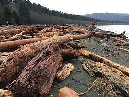 Eagle Reach - A West Coast Cottage