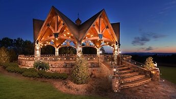 Aiden by Best Western Warm Springs Hotel and Event Center