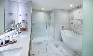 The Charter Hotel Seattle, Curio Collection by Hilton