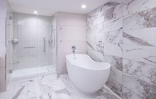 The Charter Hotel Seattle, Curio Collection by Hilton