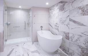 The Charter Hotel Seattle, Curio Collection by Hilton