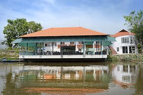 Lang Noi Tan Lap Hotel