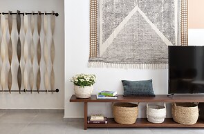 Mr. Katinsky - By TLV2GO