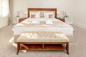 Le Premier Boutique Hotel