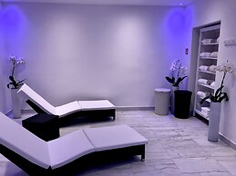 Le Premier Boutique Hotel