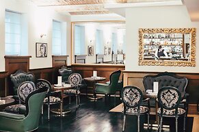 Le Premier Boutique Hotel