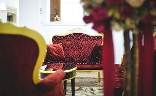 Le Premier Boutique Hotel