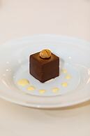 Le Premier Boutique Hotel