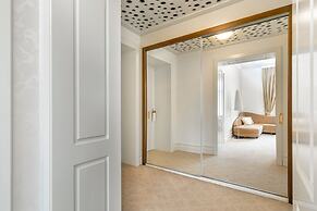 Le Premier Boutique Hotel