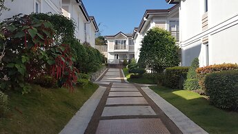 2 Bedroom Villa by AP at Tagaytay Hampton Villa