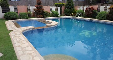 2 Bedroom Villa by AP at Tagaytay Hampton Villa