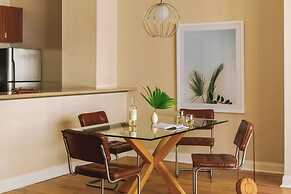 Roami at Duncan Plaza