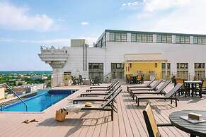 Roami at Duncan Plaza