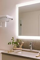 Sonder by Marriott Bonvoy Pierce Boston Apartments Fenway