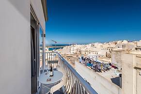 Yellow Pearl Apartments