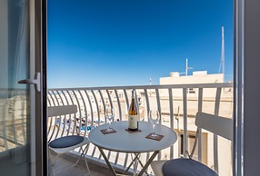 Yellow Pearl Apartments