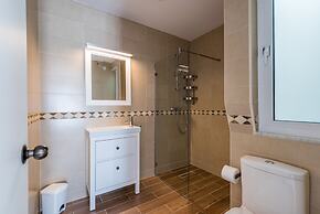 Yellow Pearl Apartments