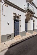 Yellow Pearl Apartments