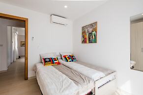 Yellow Pearl Apartments