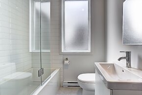 Destination Stays Little Burgundy DT MTL