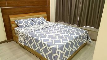 Scenic Valley Luxury 2BR SW Pool 07th