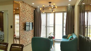 Scenic Valley Luxury 2BR SW Pool 07th