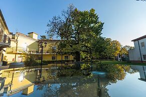 Center Hotel