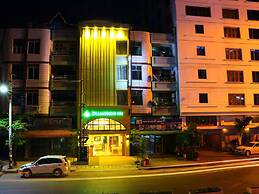 Diamonds Inn