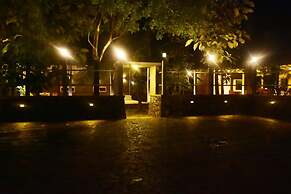 Safari Queens Resort