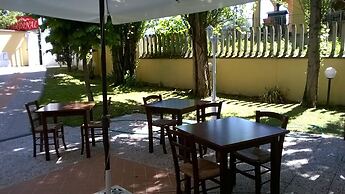 Villa Cardinal Apartments