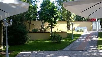 Villa Cardinal Apartments