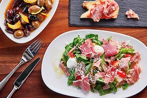 AC Hotel by Marriott Cleveland Beachwood