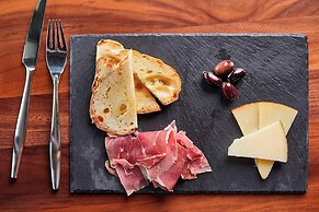 AC Hotel by Marriott Cleveland Beachwood