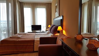 Sandapart Royal Beach Apartments