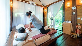 Baan Klang Aow Beach Resort