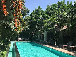 Baan Klang Aow Beach Resort