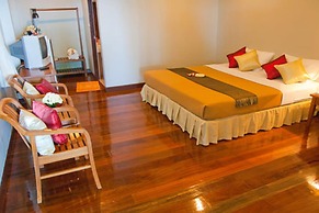 Baan Klang Aow Beach Resort