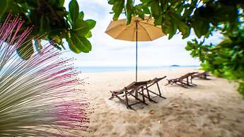 Baan Klang Aow Beach Resort