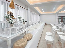 Bang Saphan Resort Hotel