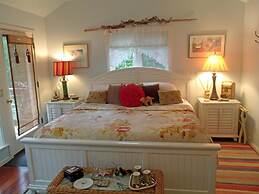 Inn to the Woods B&B