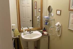 Inn to the Woods B&B