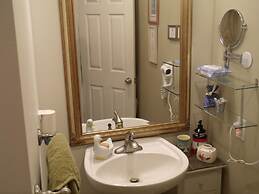 Inn to the Woods B&B