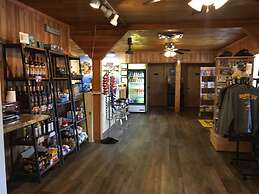 Rockerville Lodge & Cabins